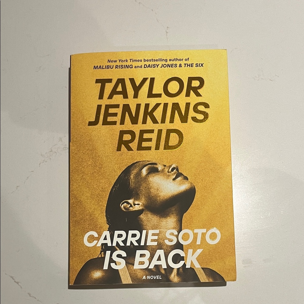Taylor Jenkins Reid - Carrie Soto Is Back (Gold Cover)